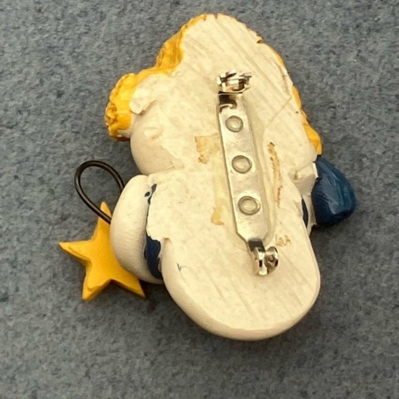 Christmas Pin Brooch Snowman Resin Wire Yellow Star Knit Hat Blue Vest Buttons - Picture 3 of 6
